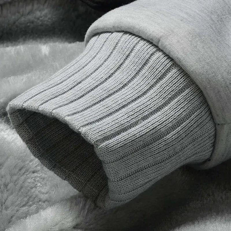 Comfortabel heren capuchonjack, lichtgewicht en warm voor gelaagde outfits, perfect voor herfst en winter.