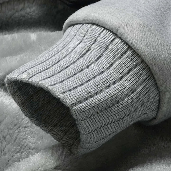 Comfortabel heren capuchonjack, lichtgewicht en warm voor gelaagde outfits, perfect voor herfst en winter.