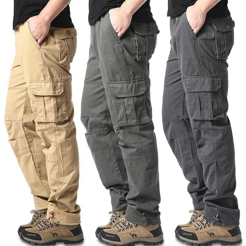 Casual heren cargobroek met grote zakken, ideaal voor comfort en functionaliteit.