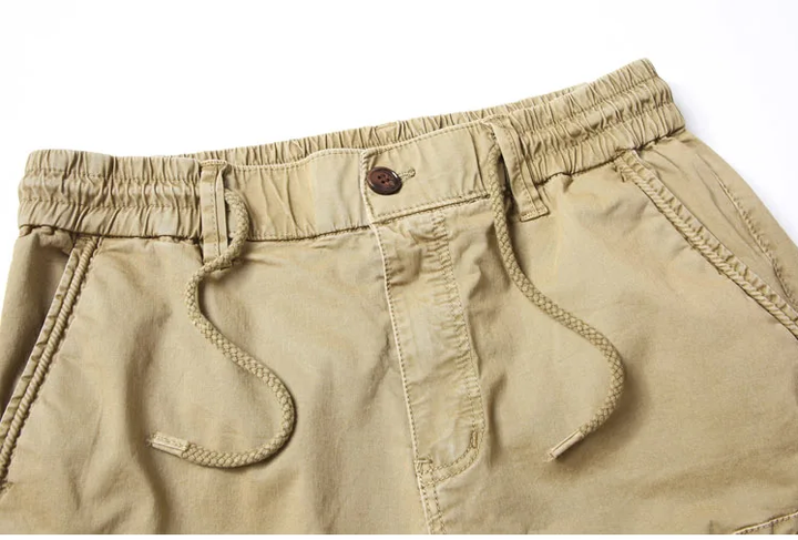 Zwarte heren cargo joggingbroek, comfortabel voor vrije tijd, stijlvol voor streetstyle.