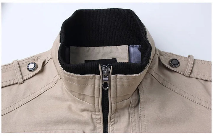 Heren jack slim fit, groen, in robuuste militaire stijl, perfect als lichte bovenkleding voor lente.