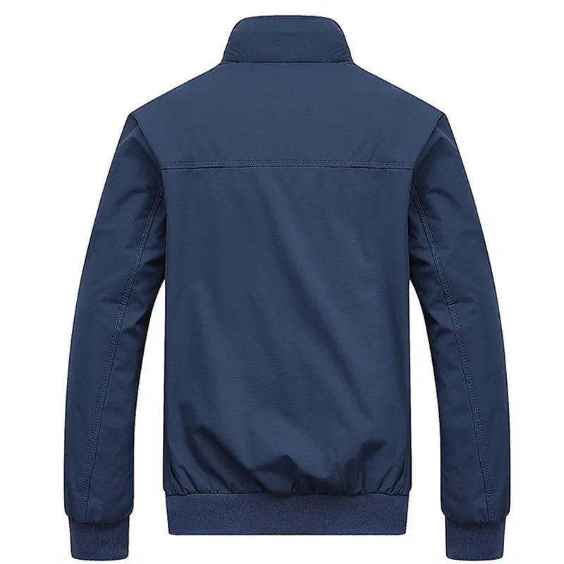 Chique kraag detail van de heren slim fit bomberjas, verhoogt de stijlvolle uitstraling.