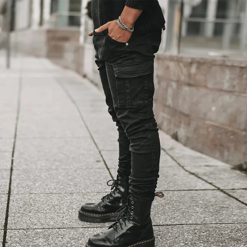 Heren cargo jeans met middelhoge taille, comfortabele pasvorm en robuuste denim kwaliteit.