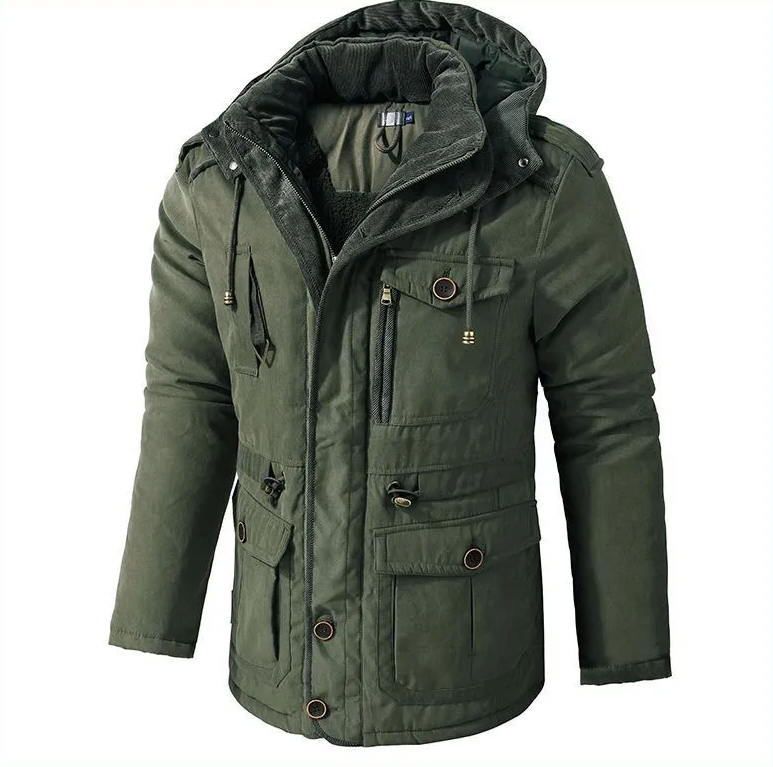 Detail van de stof: heren militaire parka van duurzaam materiaal. Warme, functionele jas met stevige ritsen.