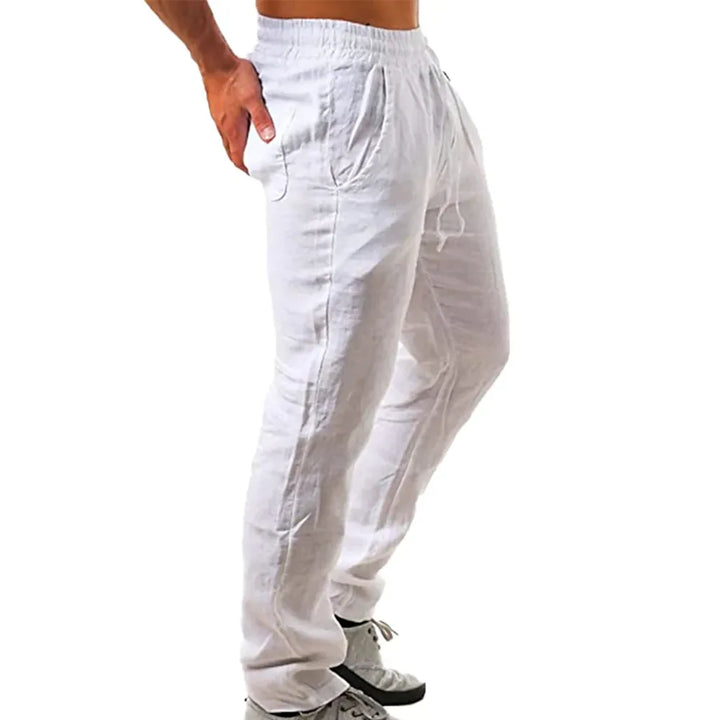 Ademende herenbroek met effen design, essentieel voor zomerse outfits.