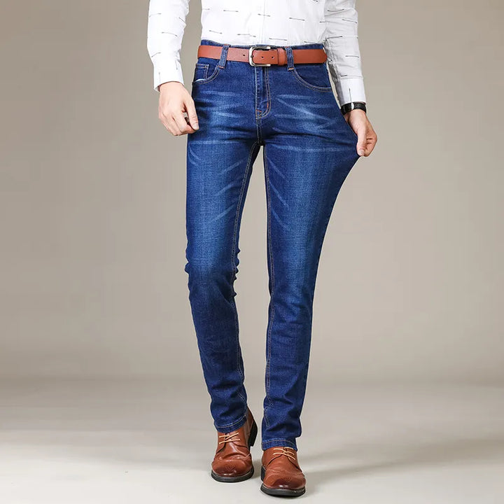 Mannen jeans rechte fit, rekbaar voor optimale bewegingsvrijheid. Ideaal voor herenmode.