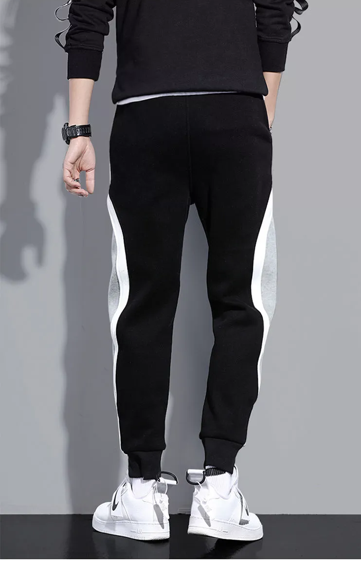 Moderne heren casual joggingsbroek met stijlvol patchwork patroon, trendy streetwear mannenmode.