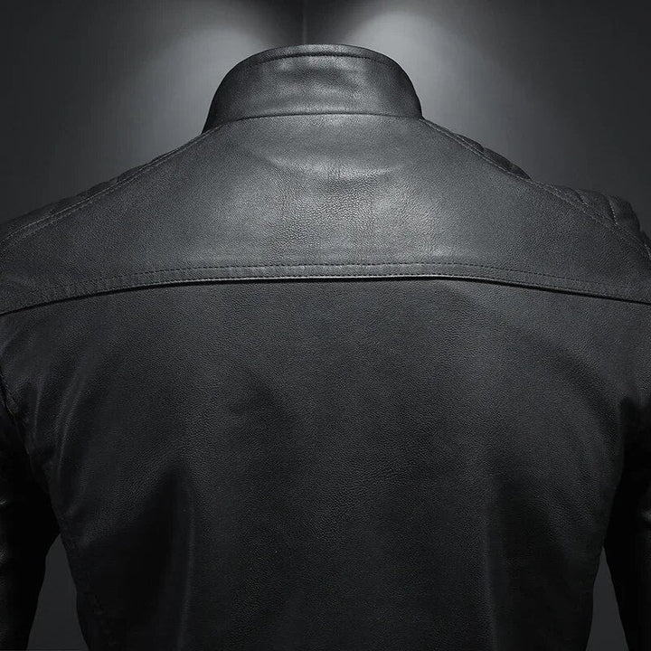 Trendy herenmode, stoere biker jas in casual stijl. Essentiële bovenkleding voor mannen.