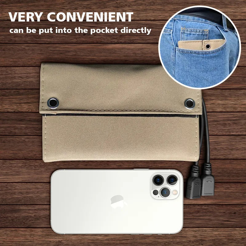 Milieuvriendelijke opvouwbare solar powerbank, duurzame energieoplossing voor smartphones buiten.