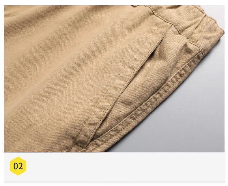 Elastische tailleband van de heren cargobroek, biedt optimaal comfort en flexibiliteit.