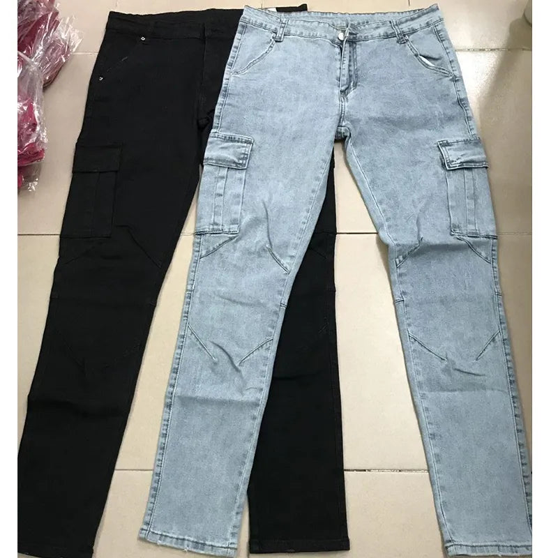 Moderne heren cargo denim broek, trendy design met ruime zakken en een relaxte pasvorm.