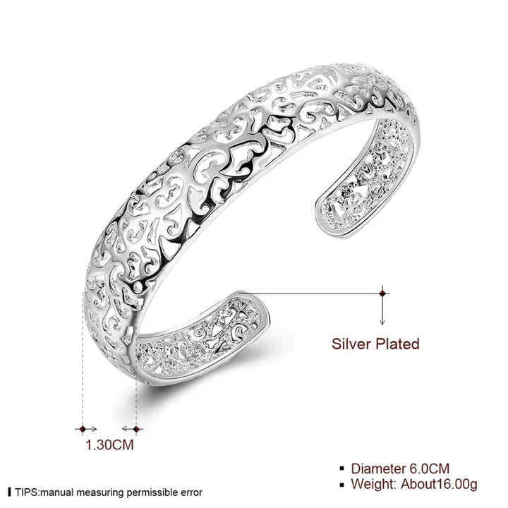 Verfijnde zilverkleurige filigraan armband voor dames, elegant en veelzijdig voor speciale gelegenheden.