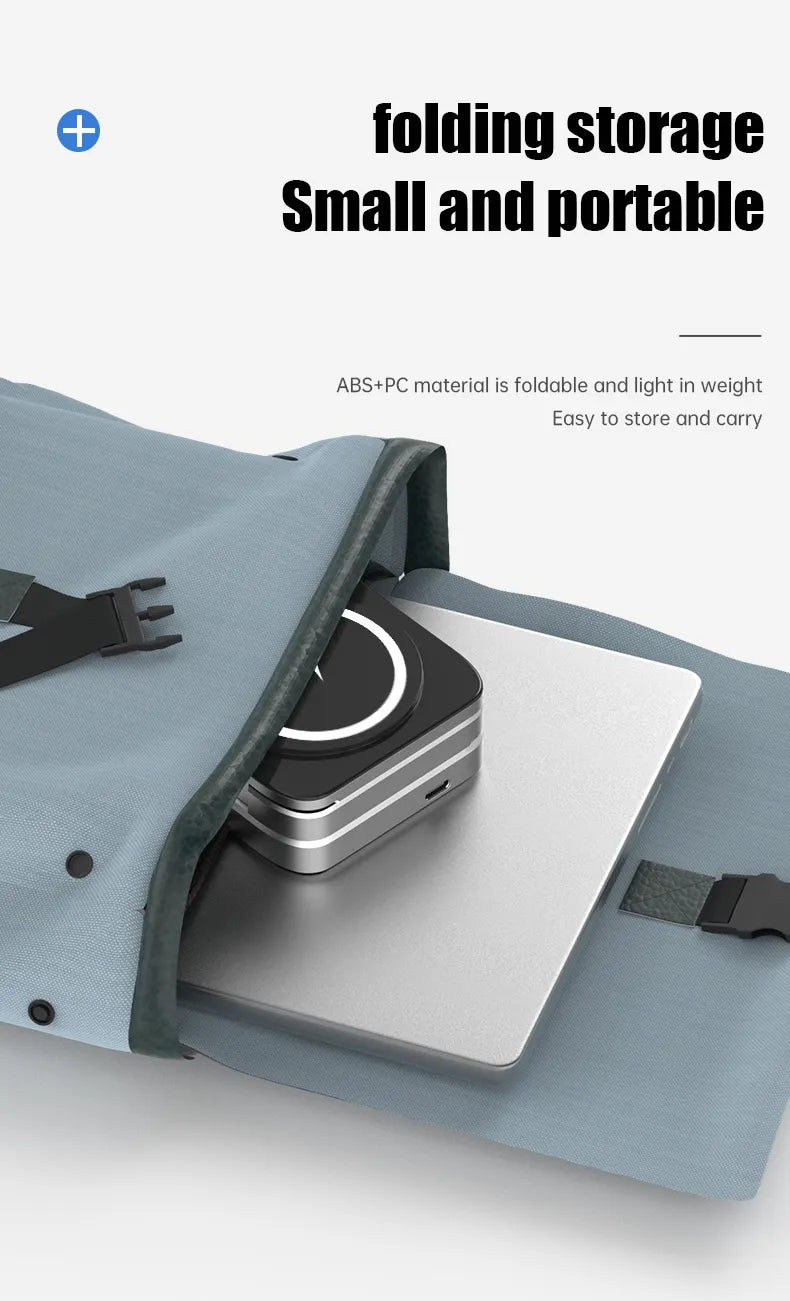 Smartwatch wordt draadloos opgeladen op het opvouwbare 3-in-1 laadstation. Handige gadget elektronica.
