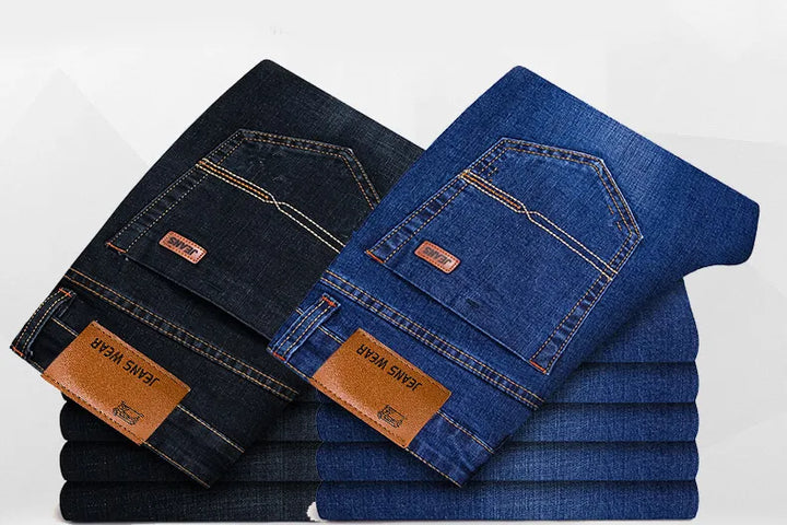 Rechte blauwe heren jeans met rekbare stof, combineert comfort met een casual uitstraling.