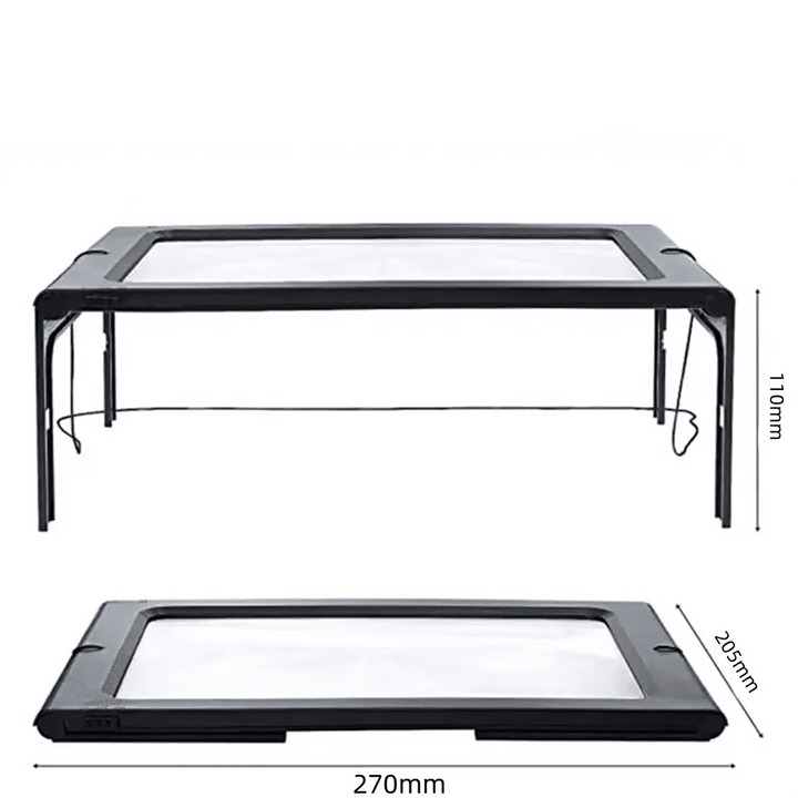 Draagbaar vergrootglas met LED-licht, essentieel visueel hulpmiddel voor senioren met leesproblemen.