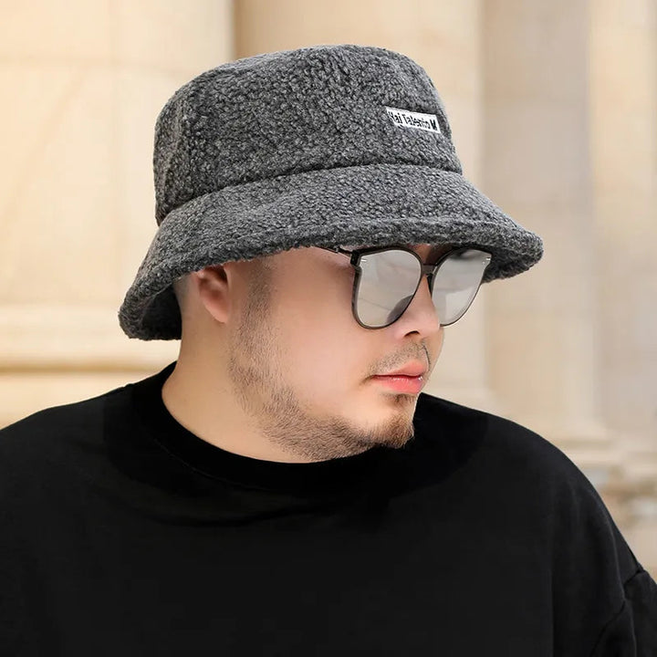 Warme unisex fleece muts, zacht en comfortabel. Ideaal voor de winter en outdoor activiteiten.