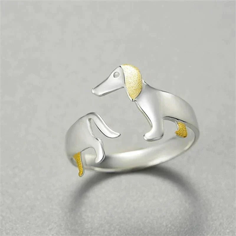 Cadeau voor dames: unieke verstelbare teckel ring, verzilverd sieraad met hondenmotief.