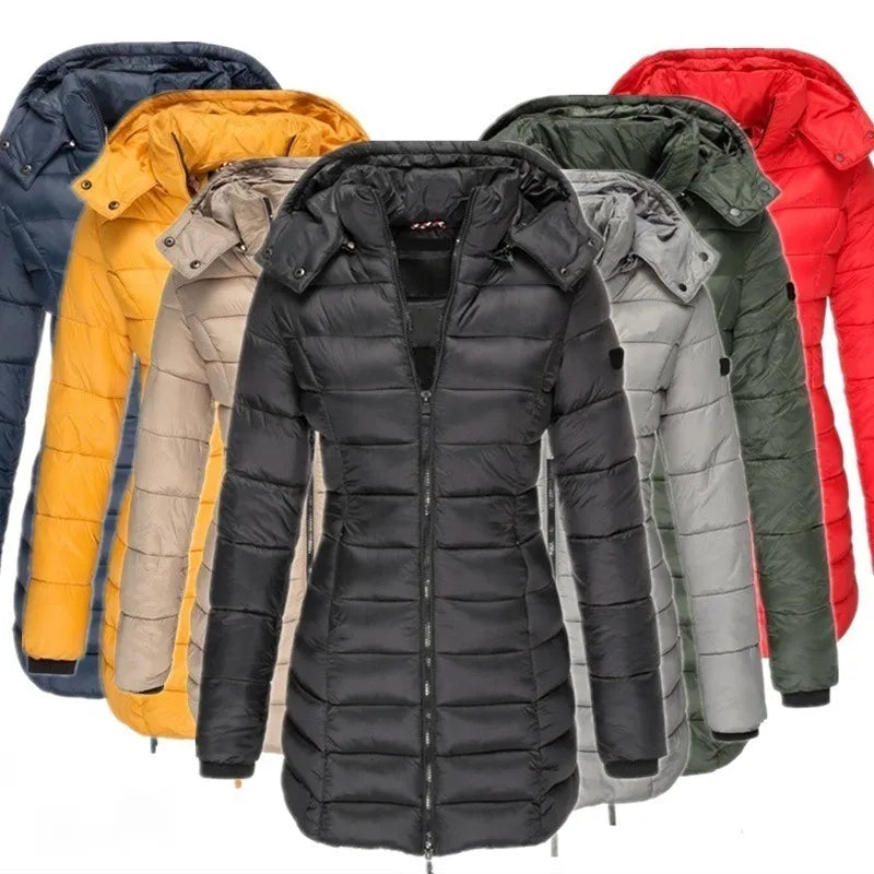 Stijlvolle, warme dames winterjas. Comfortabele, getailleerde jas voor koude winterdagen. Effen dameskleding.