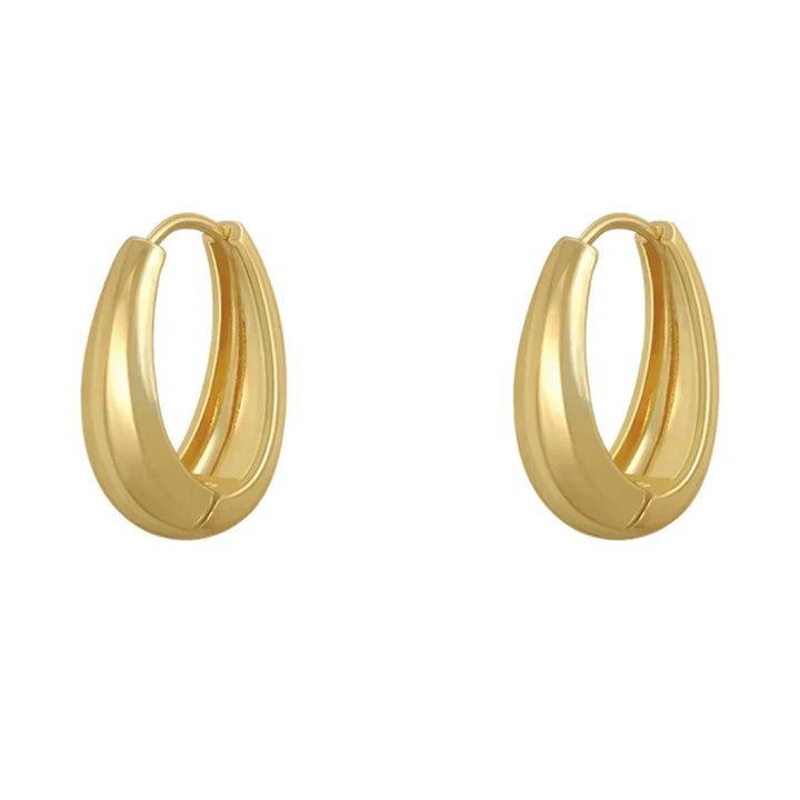 Vergulde roestvrijstalen gouden oorringen. Duurzame klassieke dames sieraden met tijdloze elegantie.