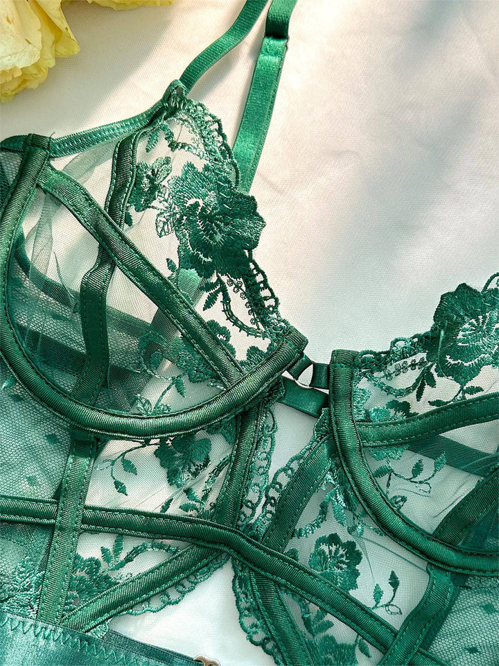 Luxe groene kanten bodysuit met beugel-bh voor dames; verleidelijk en modieus ondergoed.