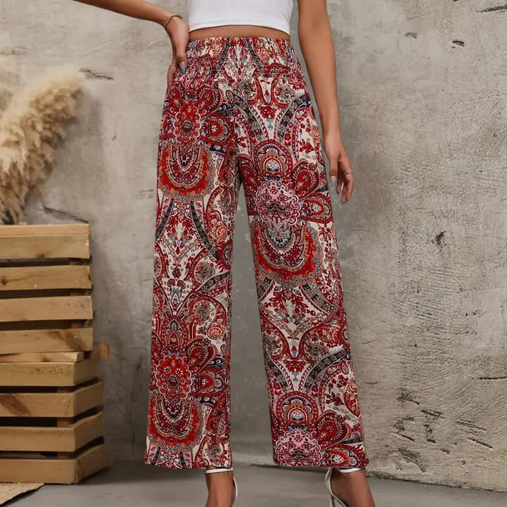 Comfortabele dames zomerbroek met chic paisley design en wijde pijpen, perfect voor een bohemian stijl.