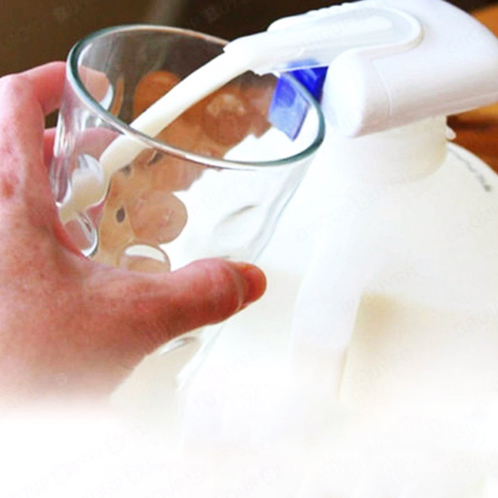 Veilige en automatische schenkhulp voor kinderen, voorkomt knoeien en bevordert zelfstandigheid bij het drinken.