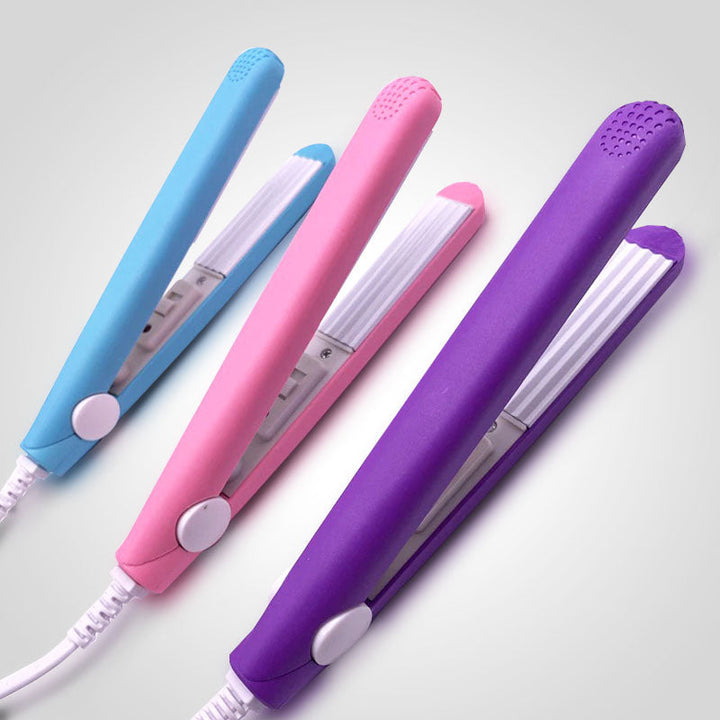 Compacte mini haarstyler voor dames met keramische platen, ideaal voor snel en veilig stylen onderweg.