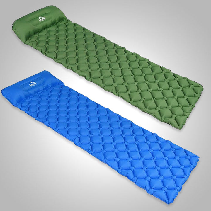 Comfortabel opblaasbaar reis matras, compact en rugzakvriendelijk voor buiten slapen.