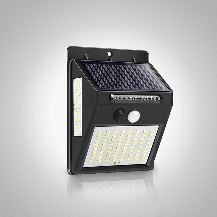 Draadloze solar LED buitenlamp met bewegingssensor voor energiezuinige tuinverlichting en veiligheid.