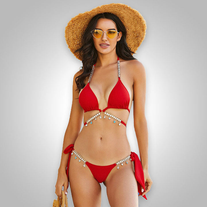 Fonkelende damesbikini, versierd met crystal diamond details; ultieme strandglamour.