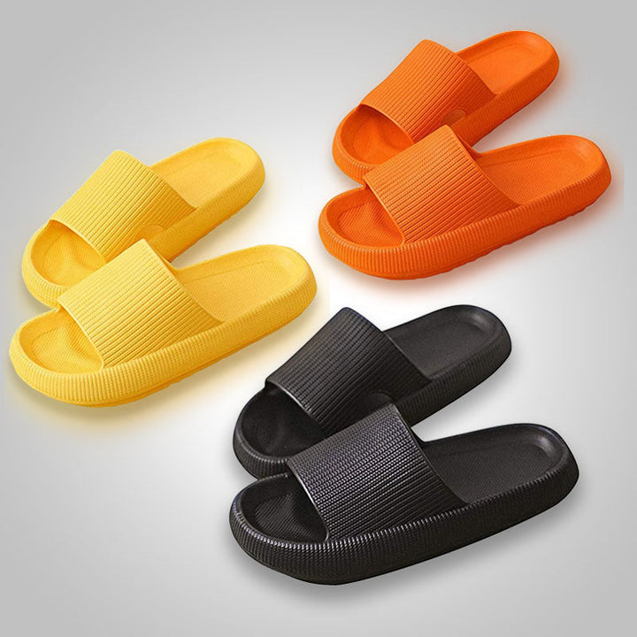 Zwarte unisex wolk slippers voor ultiem comfort, zacht en antislip. Perfect voor thuis.