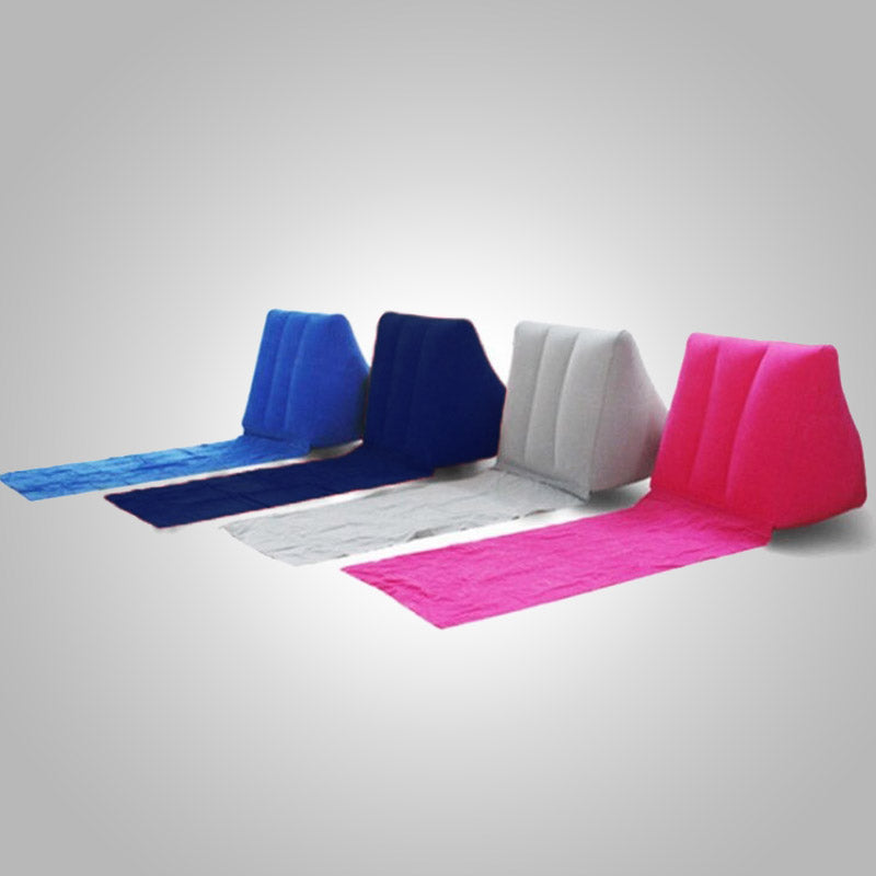 Meerdere kleurrijke opblaasbare loungers voor groepsontspanning; perfect voor zomerse dagen en outdoor plezier.