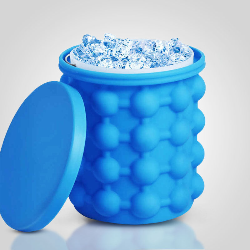 Praktische ijsblokjesmaker & ijsemmer; een onmisbaar huishoudelijk product voor de zomer.
