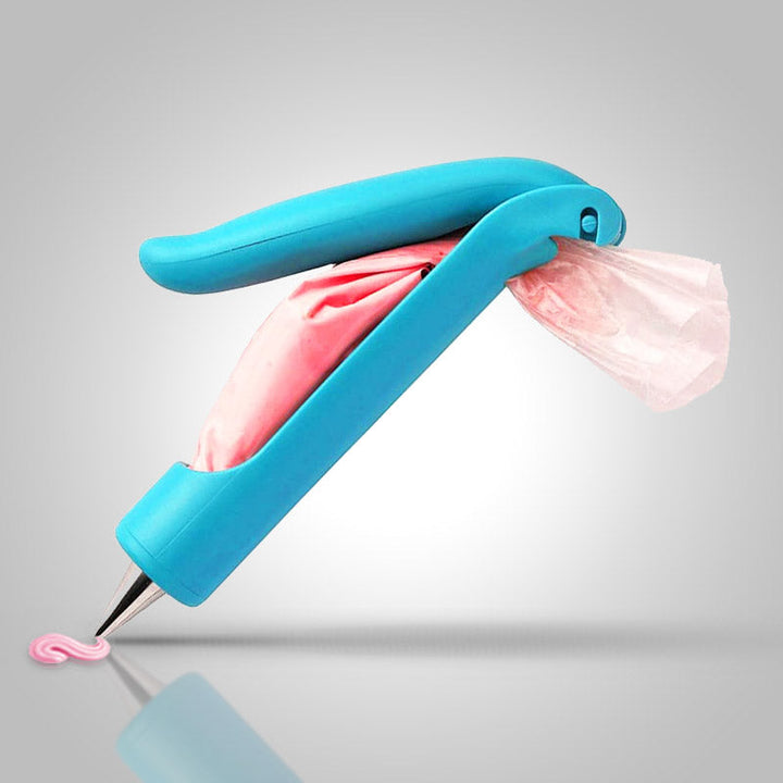 Complete taart decoratie pen kit met spuitzakken en opzetstukken, klaar voor creatief bakken.