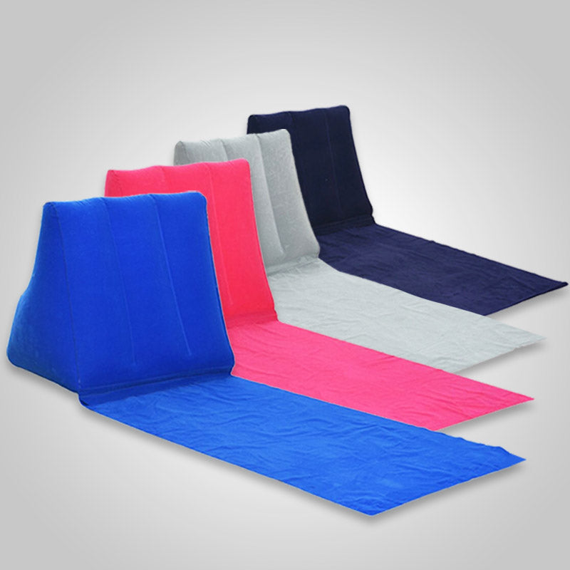 Avontuurlijke opblaasbare lounger, perfect als draagbare strandstoel of kampeerstoel voor outdoor ontspanning.