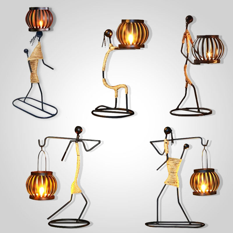 Unieke gietijzeren kaarsenhouder met industrieel design, perfecte woondecoratie.