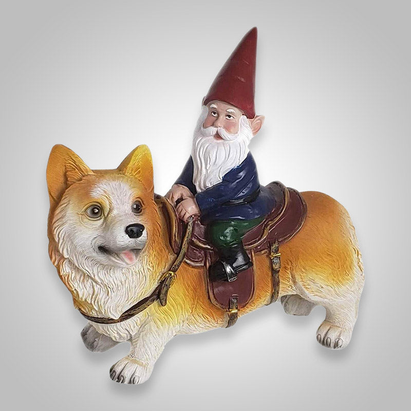 Hars tuindwerg met hoed, grappig ornament voor de tuin. Speels en weerbestendig.
