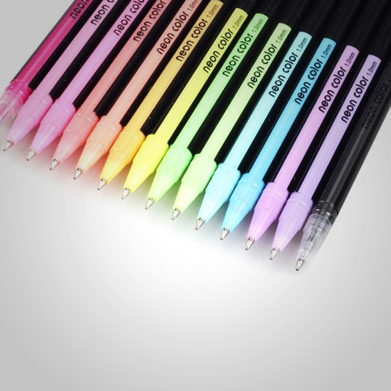 Perfecte cadeautip: een set levendige neon pennen en stiften voor jonge kunstenaars.