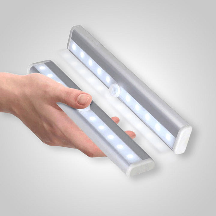 Compact oplaadbaar LED nachtlampje met automatische bewegingssensor.