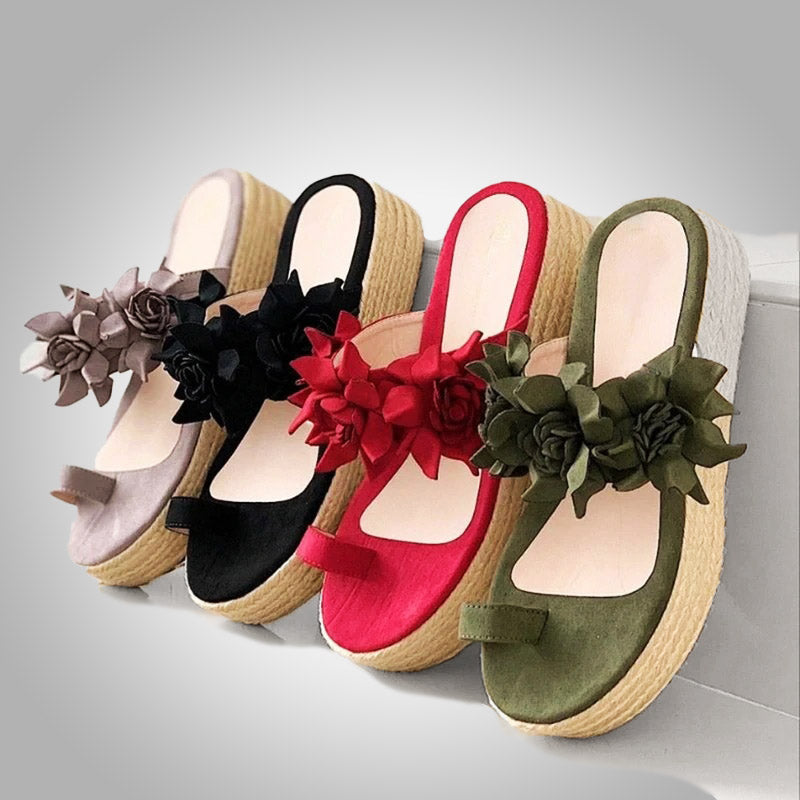 Zwarte elegante sandalen voor dames, met verfijnd bloemendetail. Perfecte open zomerschoenen.