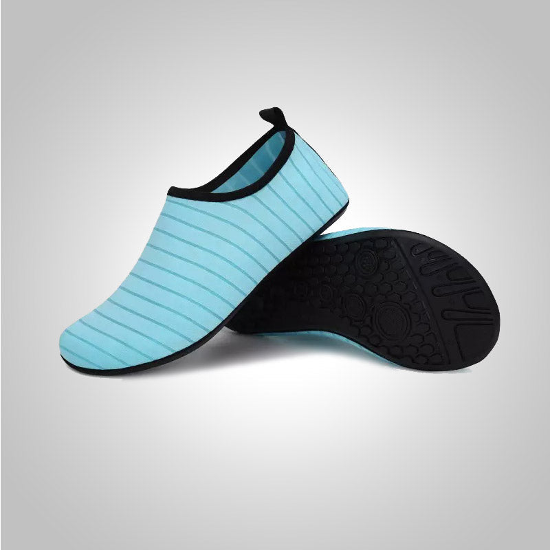 Flexibele zwemschoenen in zwart, perfect voor bescherming van je voeten tijdens watersport.