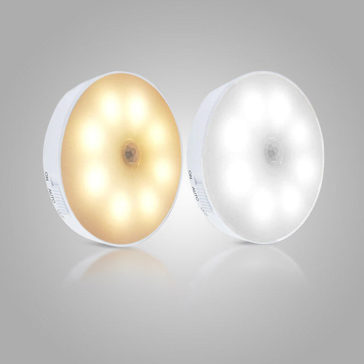 Meerdere oplaadbare draadloze LED sensorlichten zorgen voor complete binnenverlichting in huis.