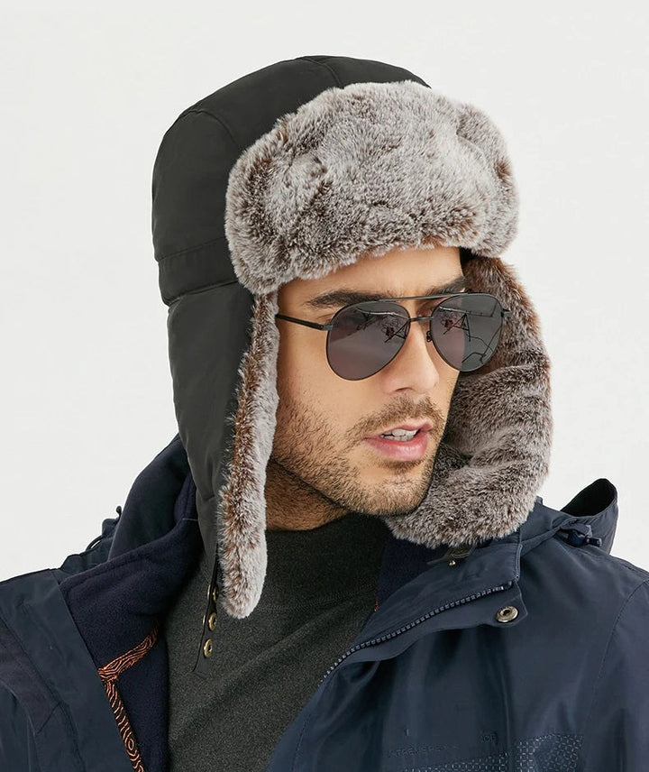 Zwarte unisex alpine muts, wind- & waterdicht voor warme wintersport.