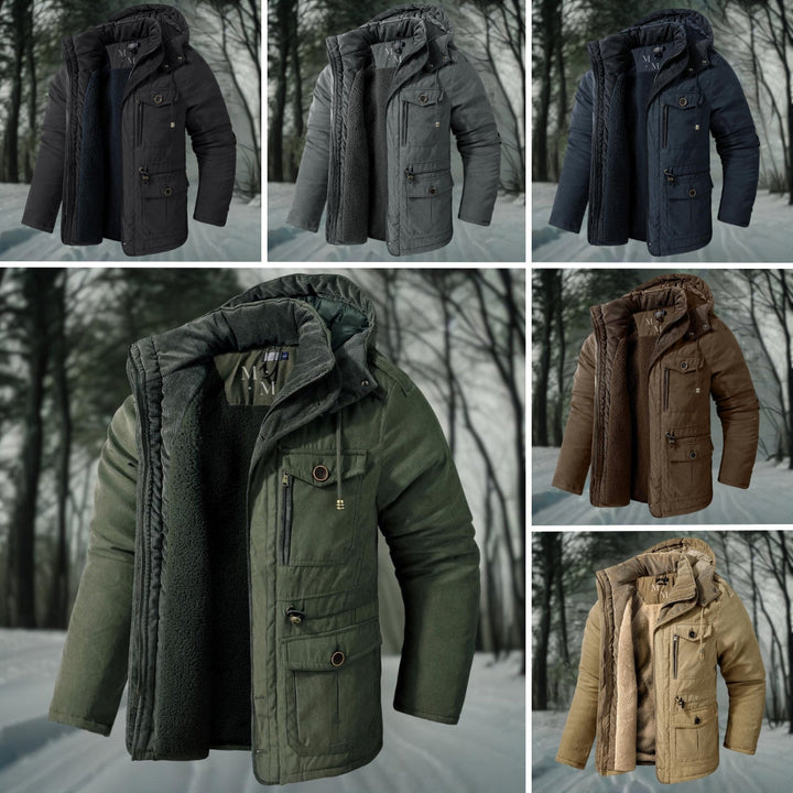Praktische heren winterjas met capuchon, combineert comfort met functionaliteit voor wintermode.