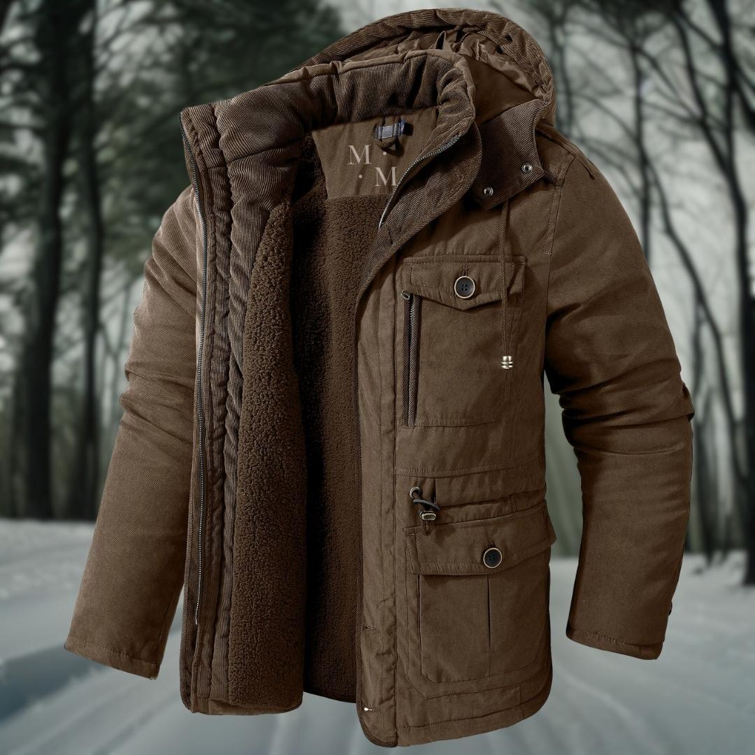 Robuuste warme heren winterjas met capuchon, voorzien van praktische zakken en duurzaam materiaal.