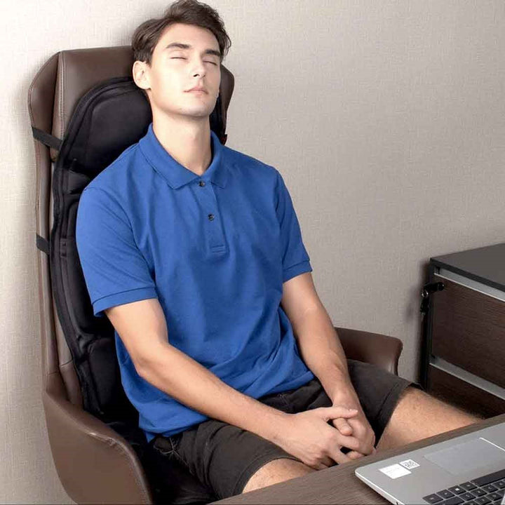 Comfortabel massagekussen met 8 zones, verwarming en vibratie voor complete rug- en nekmassage.