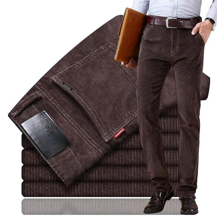 Zachte corduroy herenbroek met rechte pasvorm. Ideaal als casual herfst- of wintermode.