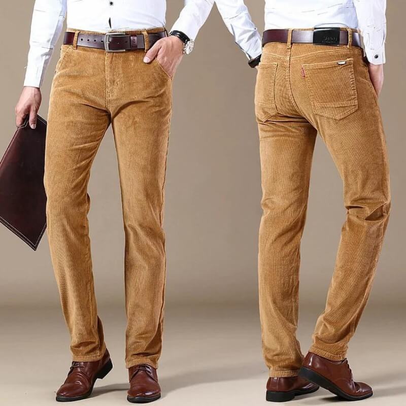 Stijlvolle en warme corduroy herenbroek, een must-have voor herfst- en wintermode.