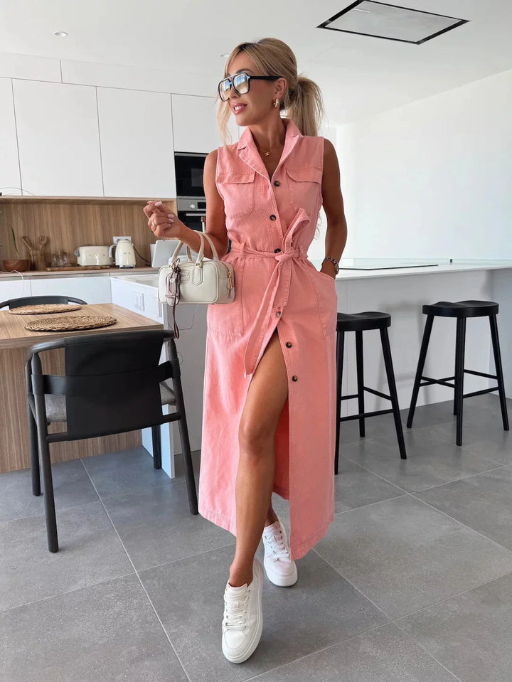 Frisse lentezomer dames maxijurk in denimlook met mouwloos design en verstelbare ceintuur.