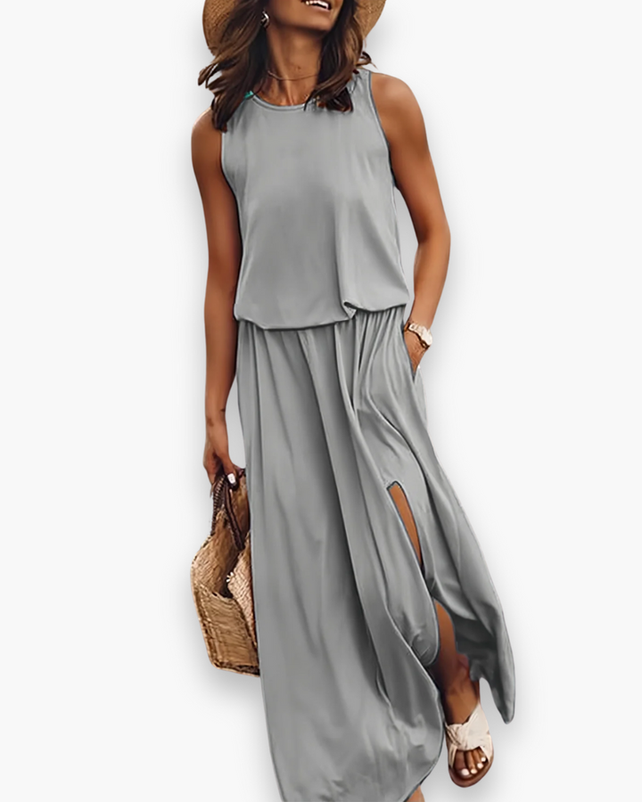 Detailopname van de zachte stof van de mouwloze dames maxi-jurk, comfortabel en ademend.